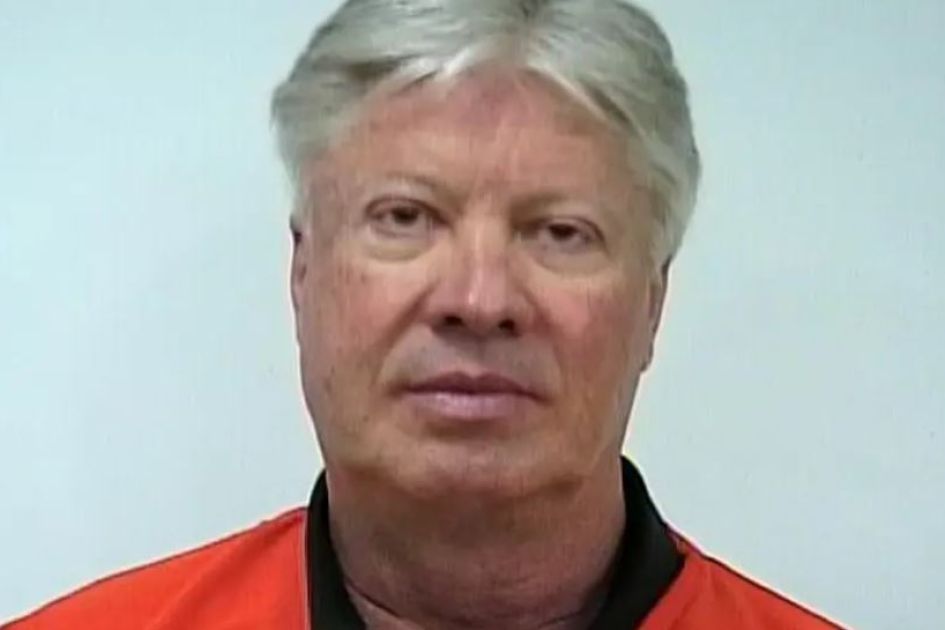 Former megachurch pastor Robert Morris surrenders over child sex abuse