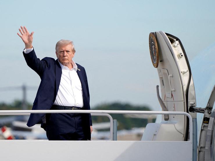 trump wave plane.JPG