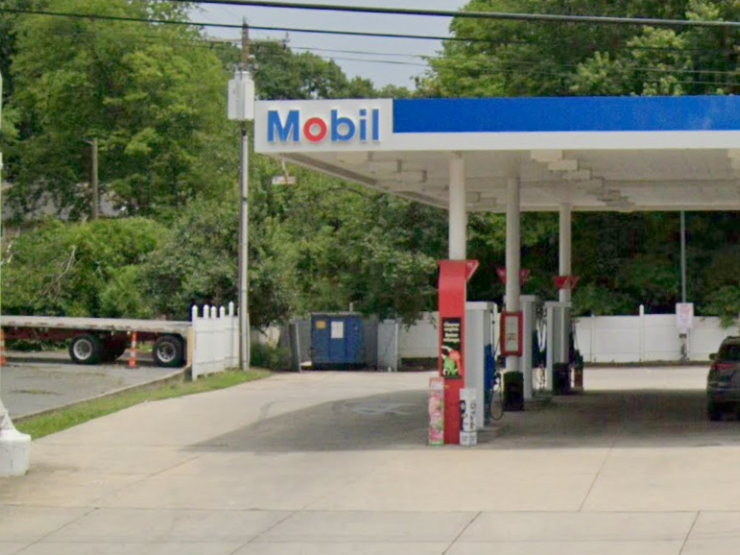 Gas Station on Brookshire Boueleyard.png
