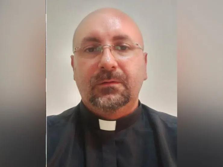 Ecuador priest.jpg