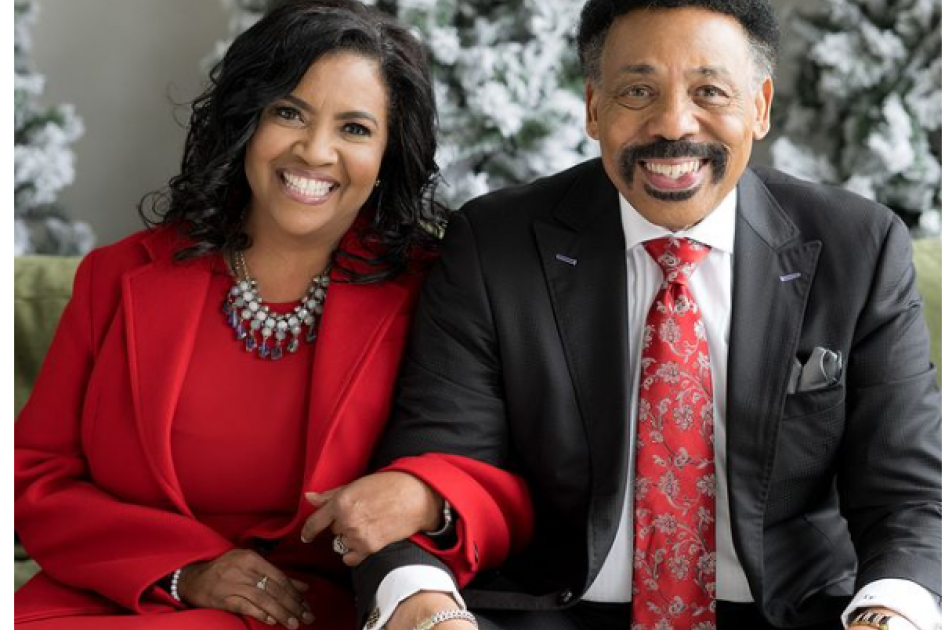 Dr Tony Evans marries his fiancée in private ceremony