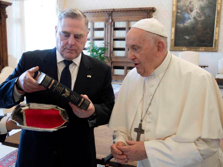 POPE FRANCIS UKRAINE BIBLE.JPG