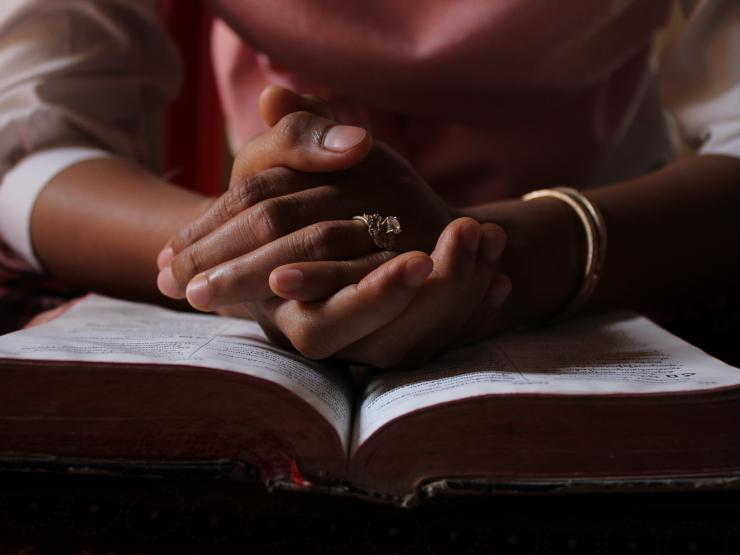 WOMEN WORSHIP PRAY MINSITRY.jpg