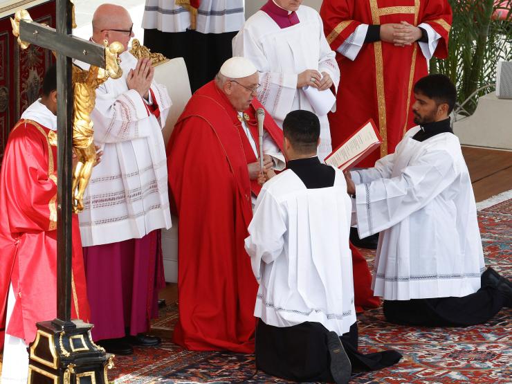 2024-03-24T104355Z_1_LYNXNPEK2N033_RTROPTP_4_RELIGION-EASTER-POPE-PALMSUNDAY.JPG
