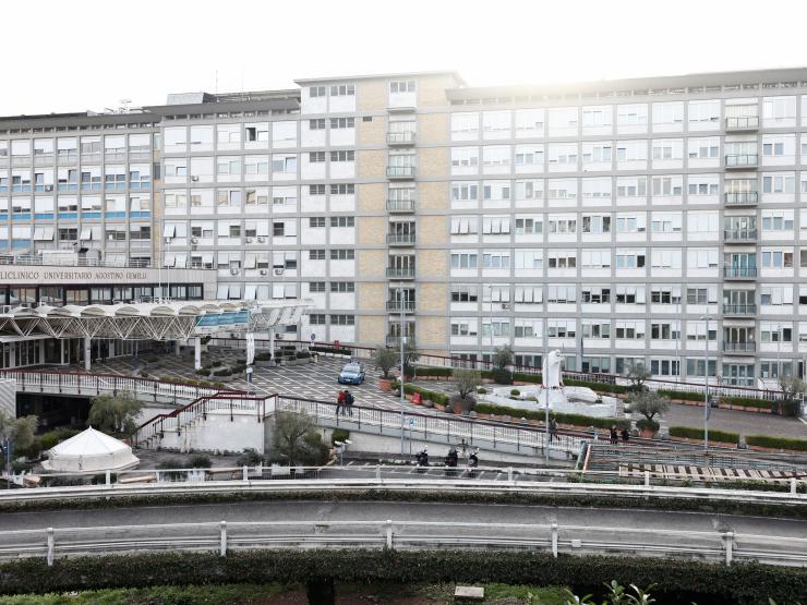 GEMELLI HOSPITAL POPE FRANCIS HEALTH.JPG