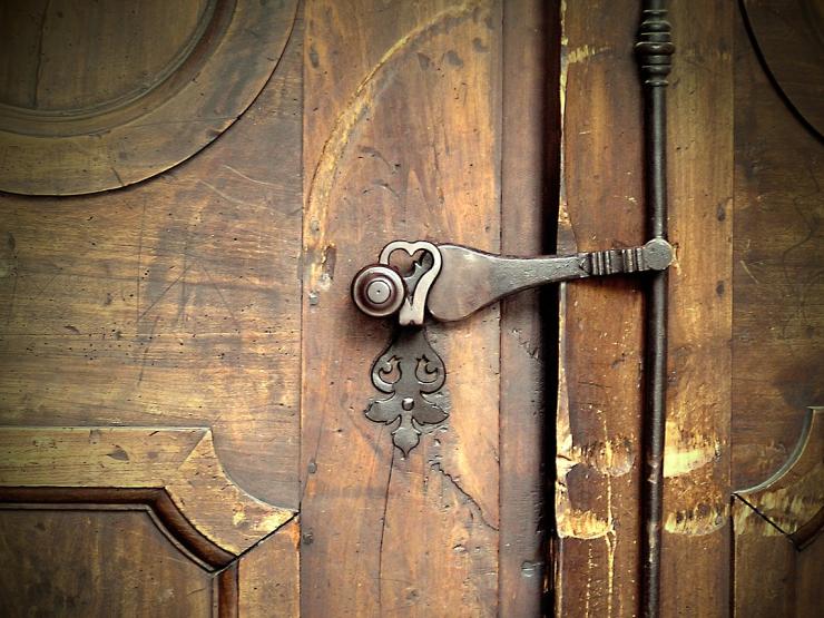 church-door-1927074_1280.jpg