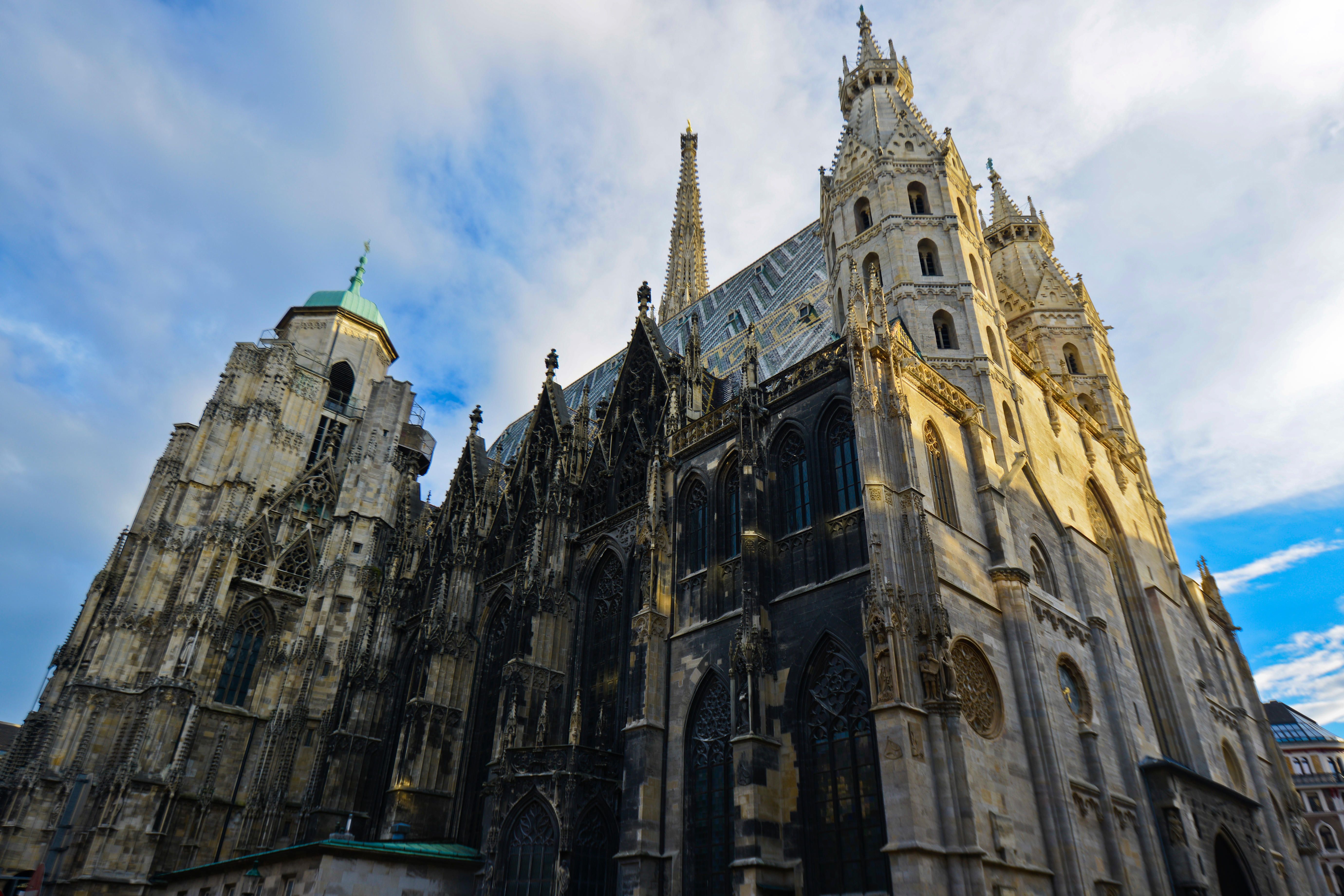 Armed police outside Vienna’s churches following Islamist terror warnings