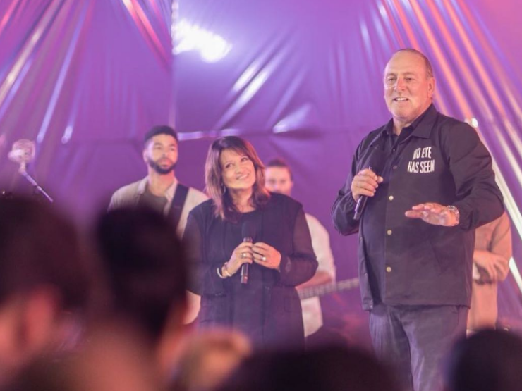 Bobbie and Brian Houston via Instagram.png