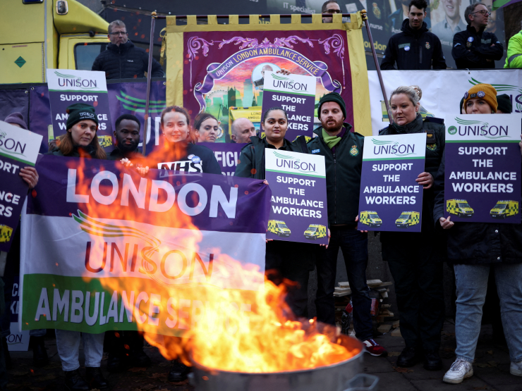 BRITAIN-STRIKES thumb.JPG