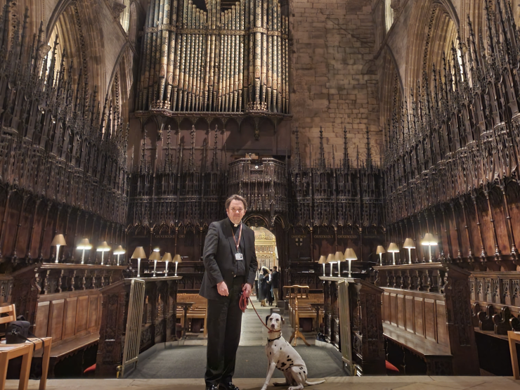dog in cathedral.jpg thumb.jpg