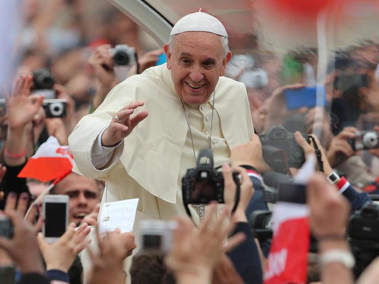 pope-francis-waving-thumb_galleryfull.jpg
