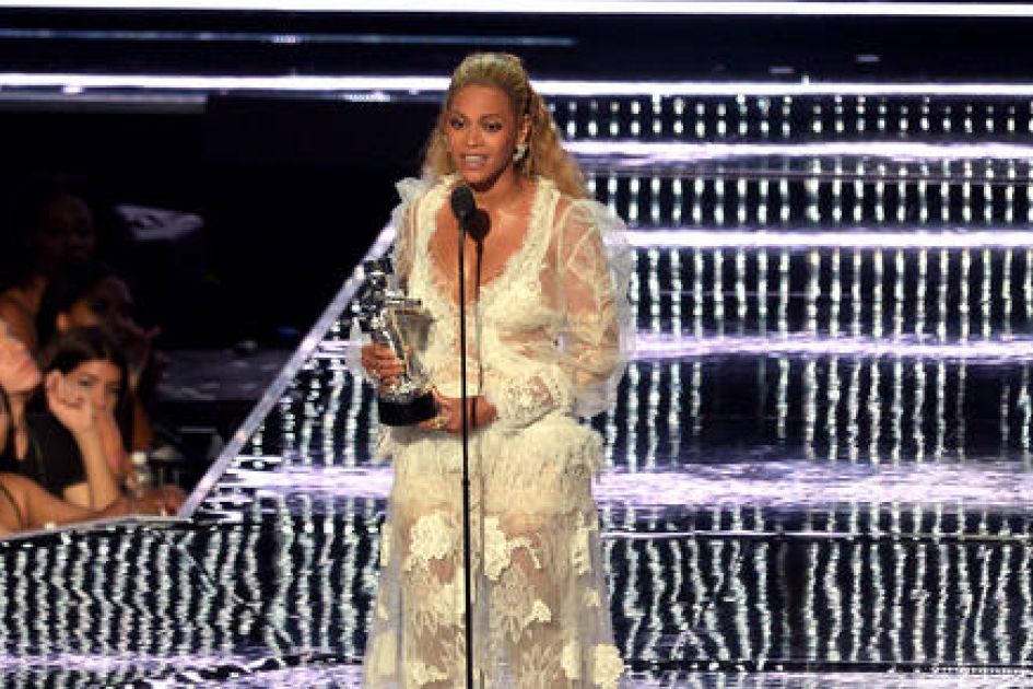 Beyoncé proclaims 'God is God, not me' at VMAs