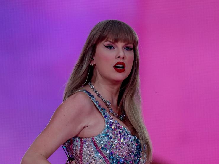 Taylor Swift serious.JPG