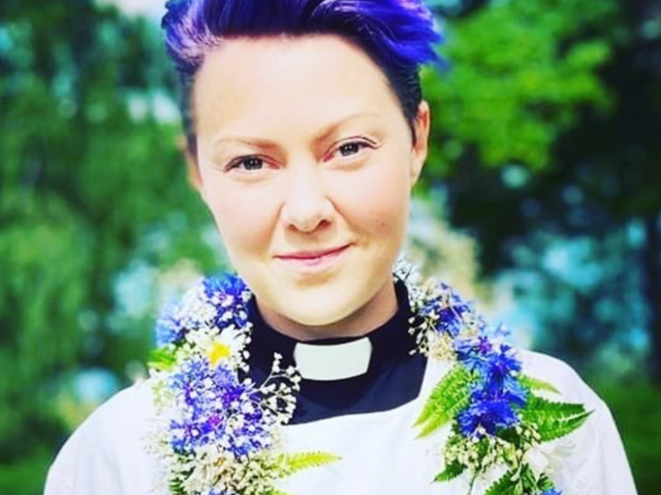 Female priest thumb.PNG