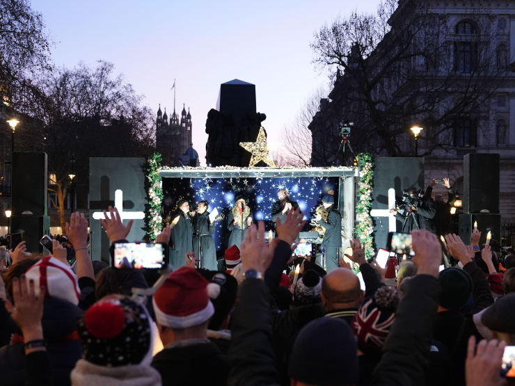 Tommy Robinson carols