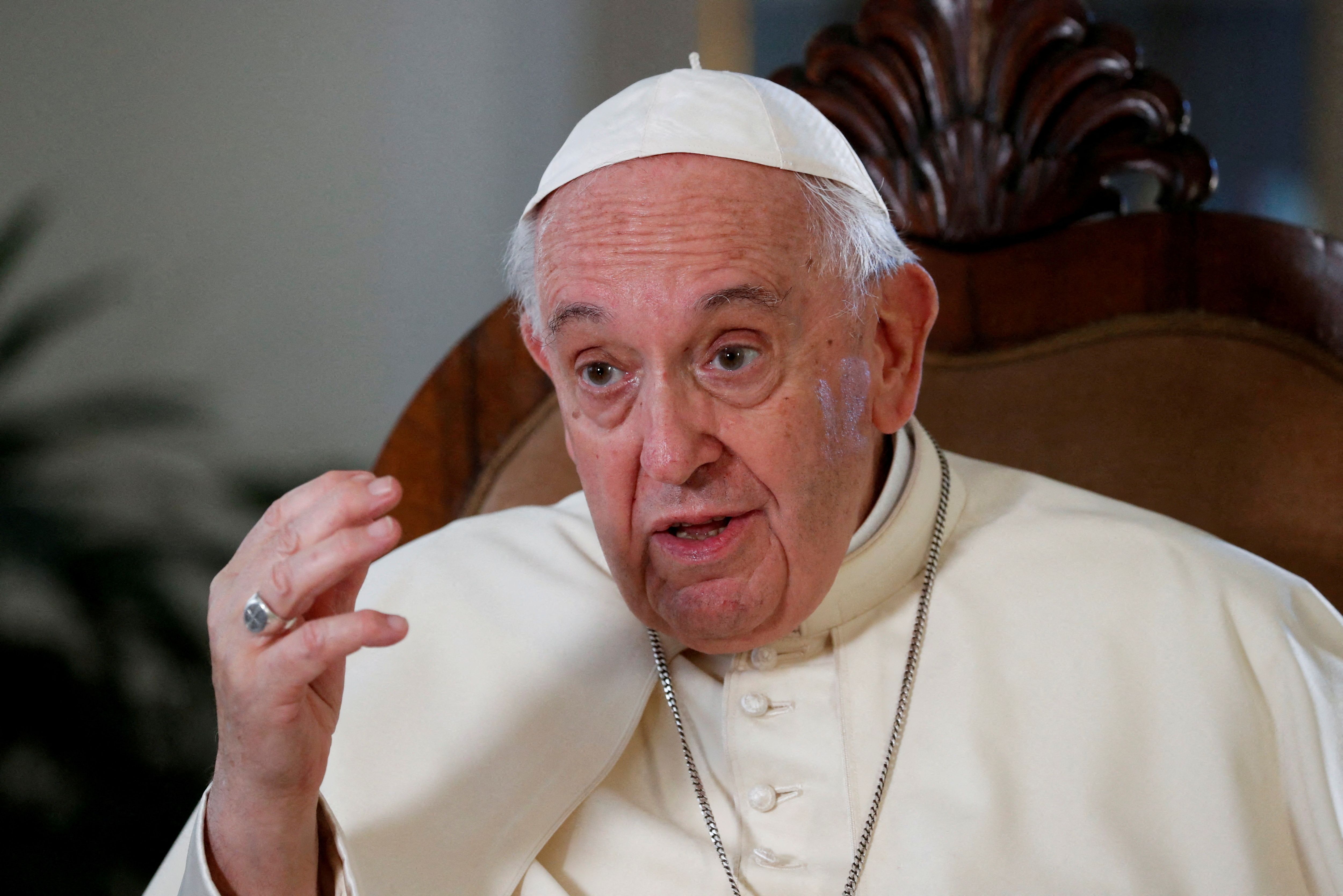 Pope Francis calls for studies into 'ugly' gender theory