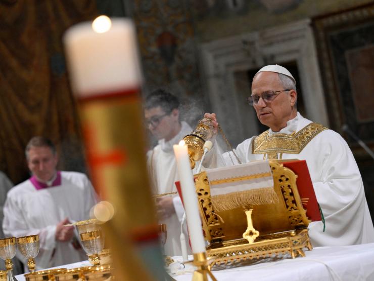 POPE LEO CONDUCTS MASS