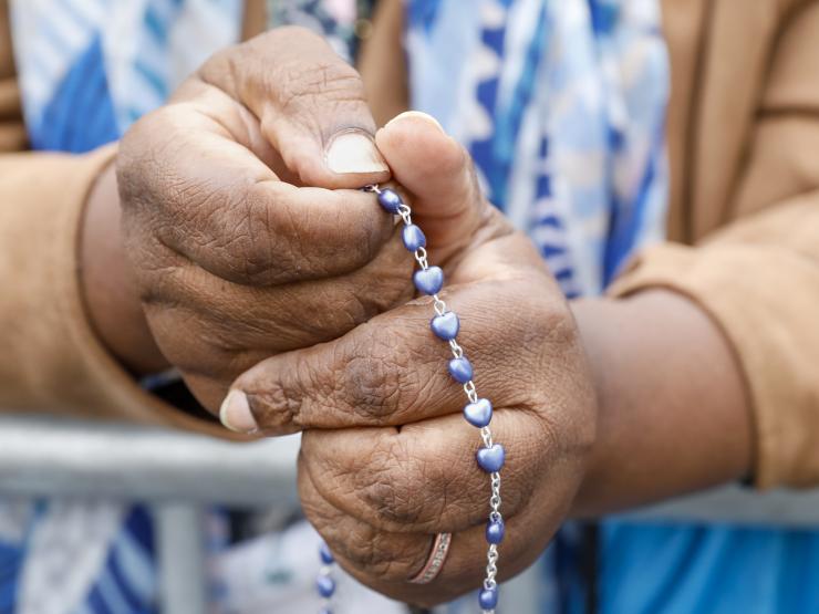 CATHOLICS ROSARY.JPG