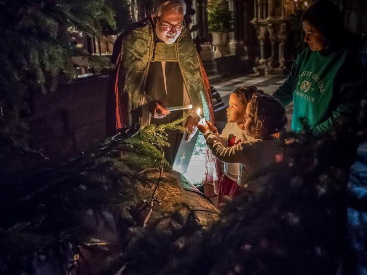 Lighting of the tree service - credit_ John Attle.jpg
