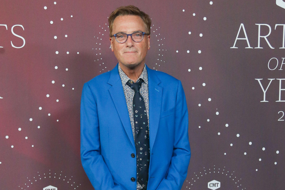 Michael w smith criticised for endorsing the passion bible translation