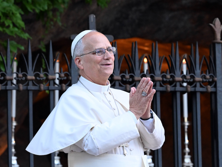 PopePrayerOctReuters.JPG