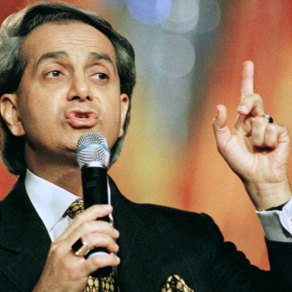 Benny Hinn #39 s wife files for divorce again