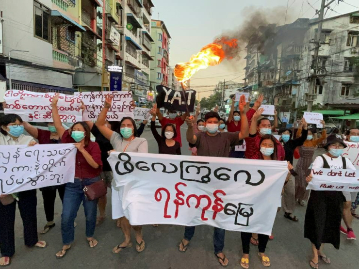 MYANMAR-POLITICS-SUUKYI-PROTEST thumb.JPG
