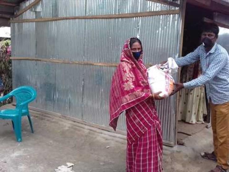 Bangladesh woman food aid Open Doors.jpg