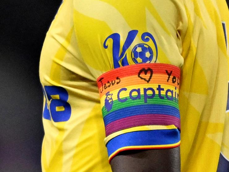 Marc Guehi armband 2