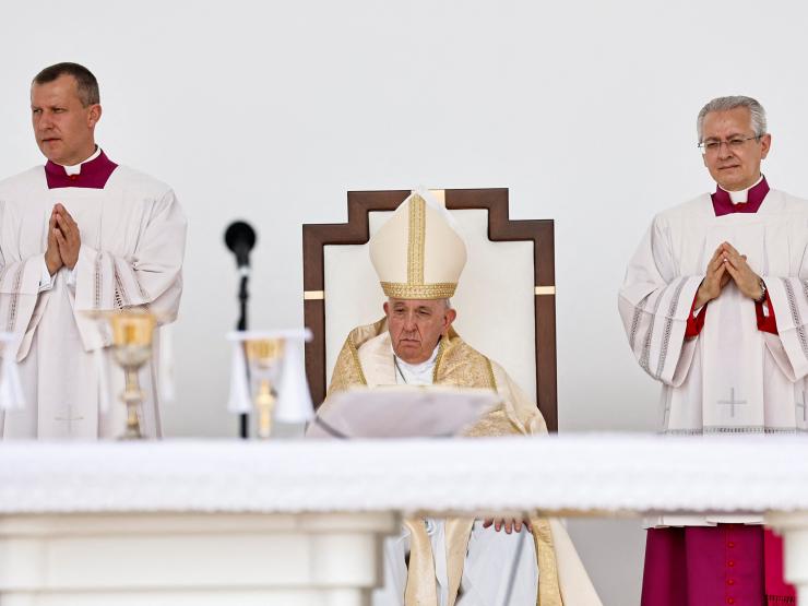 Pope Bahrain Mass 2.JPG
