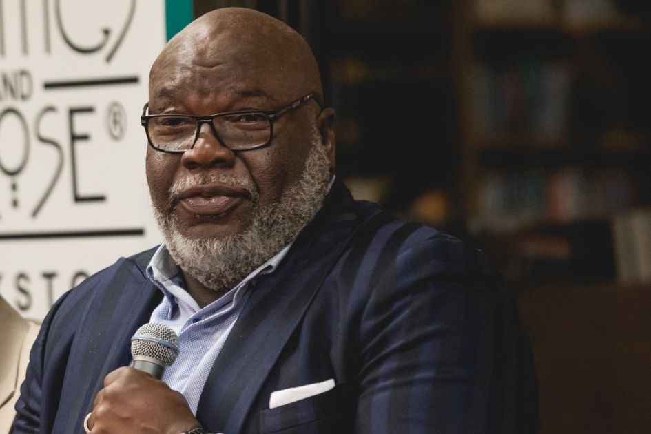 TD Jakes to step down from leading Dallas mega church