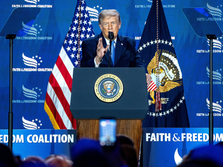 TrumpFaithFreedomCoalitionAlamy270627.jpg