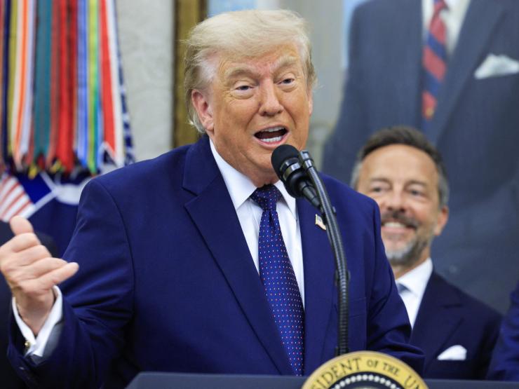 trump oval.JPG